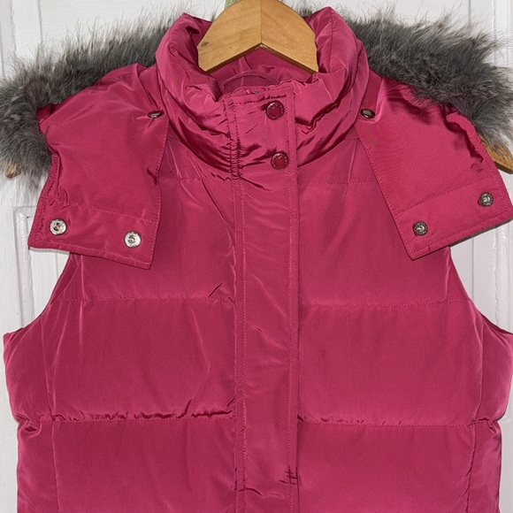 TALBOTS DUCK DOWN PINK HOODED PUFFER VEST WITH FAUX FUR TRIM - Picture 2 of 8